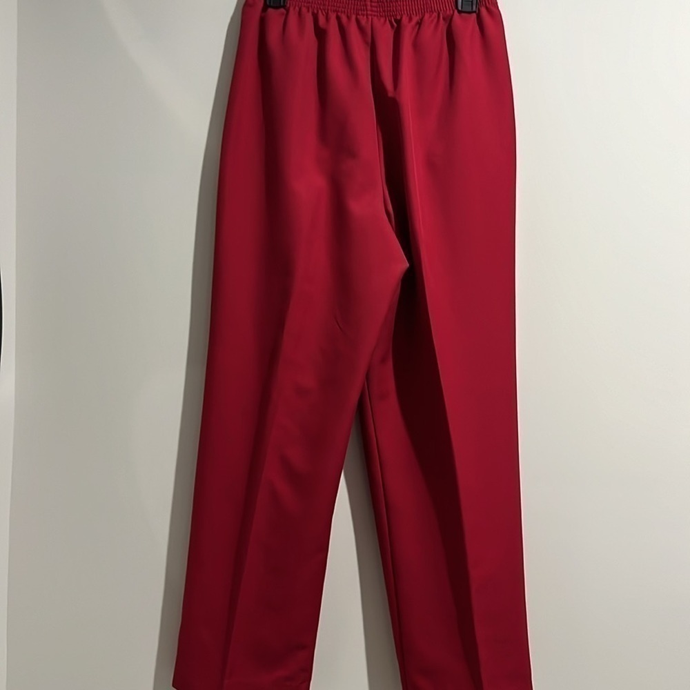 Alfred Dunner red pants. Size 10. Side pockets. Elastic waist. - Picture 5 of 5